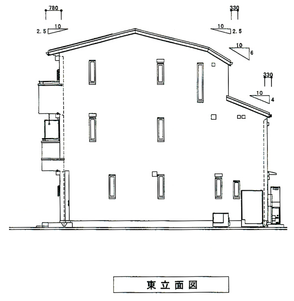 東立面図